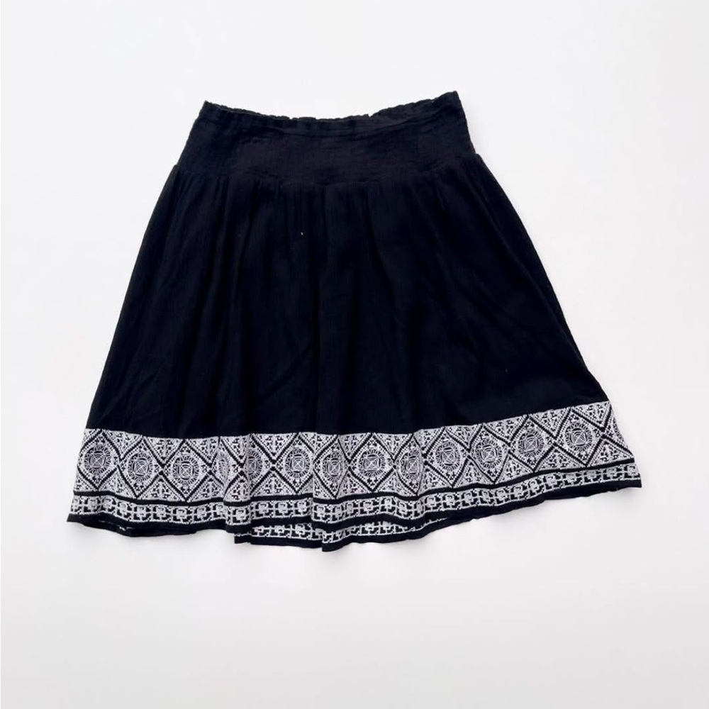 Old Navy black and white detail design circle skirt